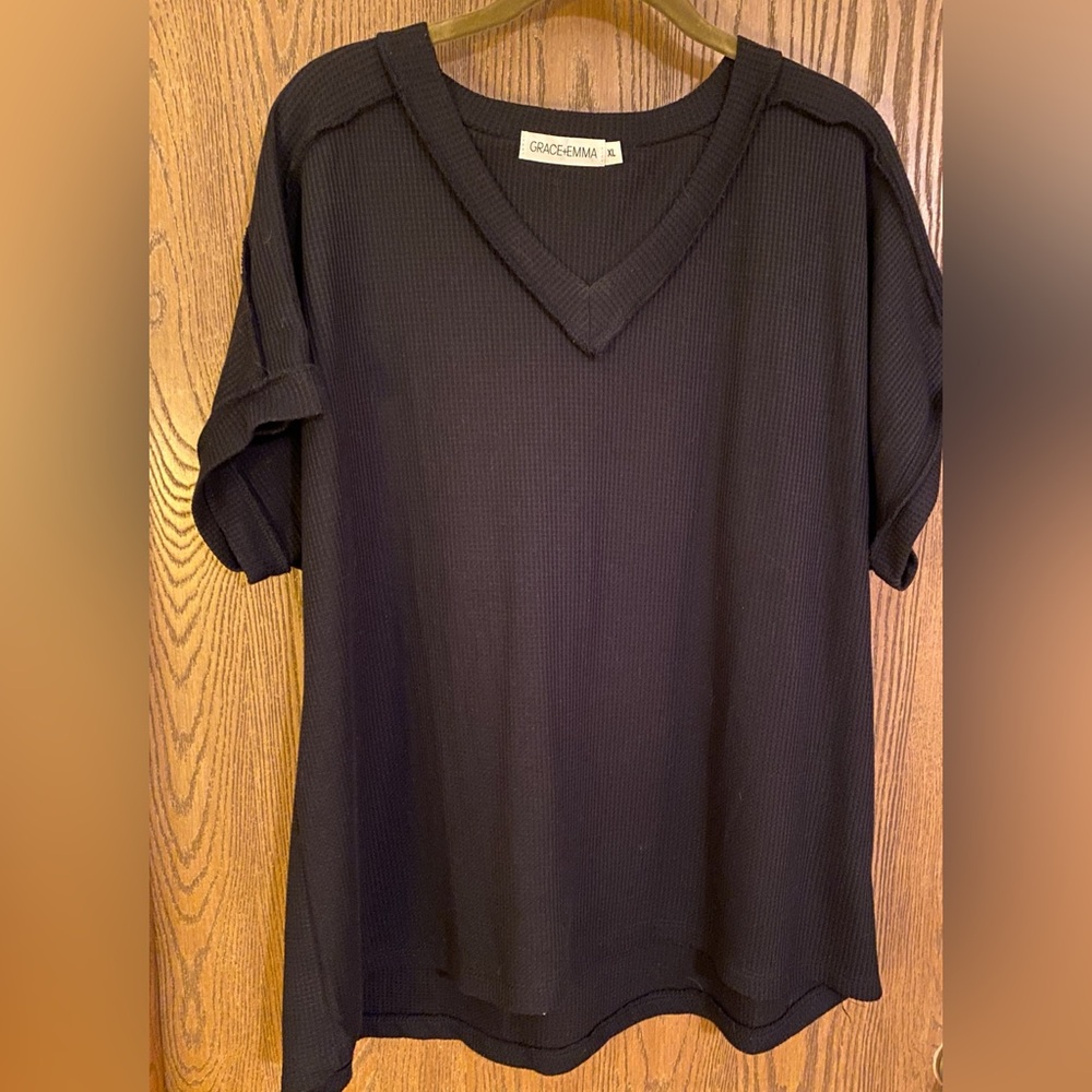 NWOT- Grace & Emma - Black V-Neck Short Sleeve Waffle Knit Top, XL